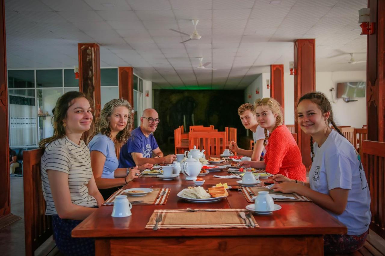 Hotel City Grand Ела Екстериор снимка